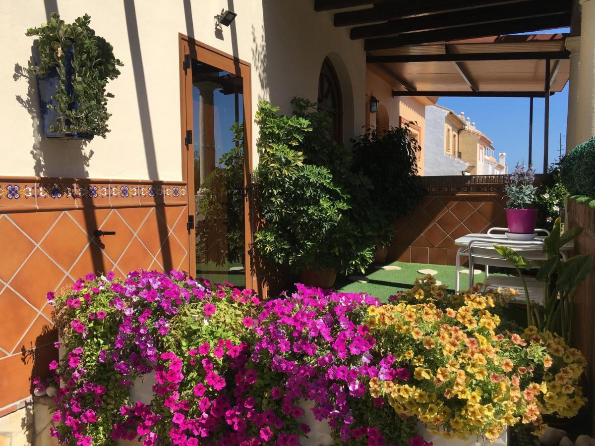 Apartment With Private Patio Fuengirola Bagian luar foto