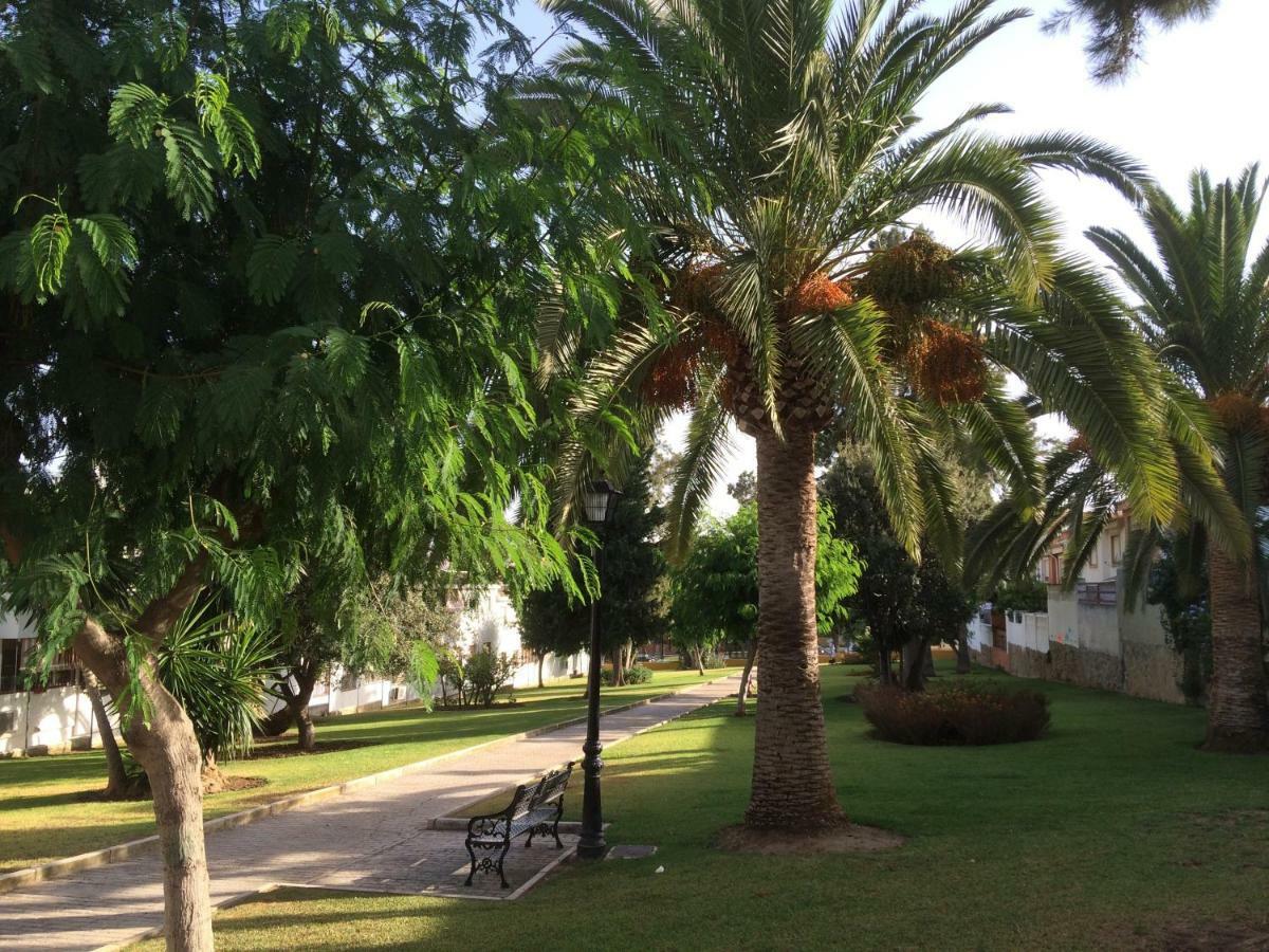 Apartment With Private Patio Fuengirola Bagian luar foto
