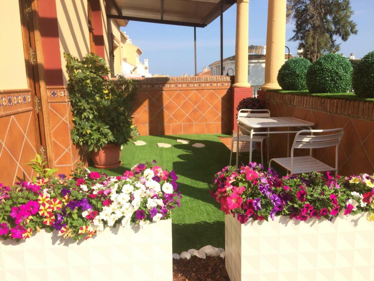 Apartment With Private Patio Fuengirola Bagian luar foto