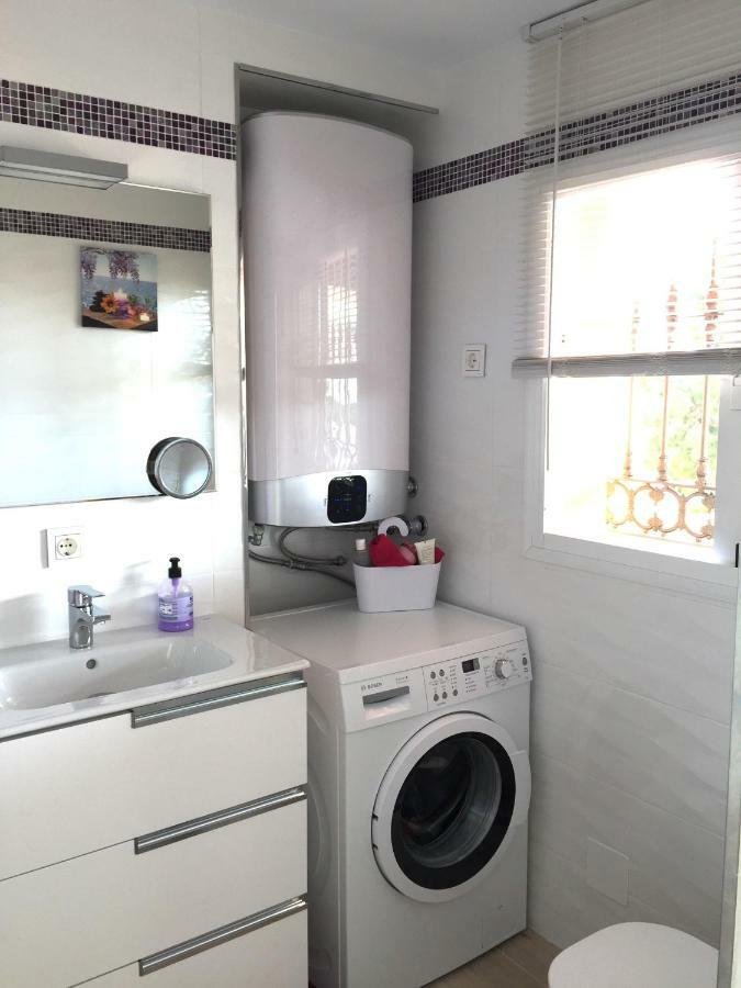 Apartment With Private Patio Fuengirola Bagian luar foto