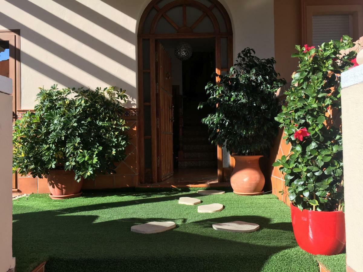 Apartment With Private Patio Fuengirola Bagian luar foto