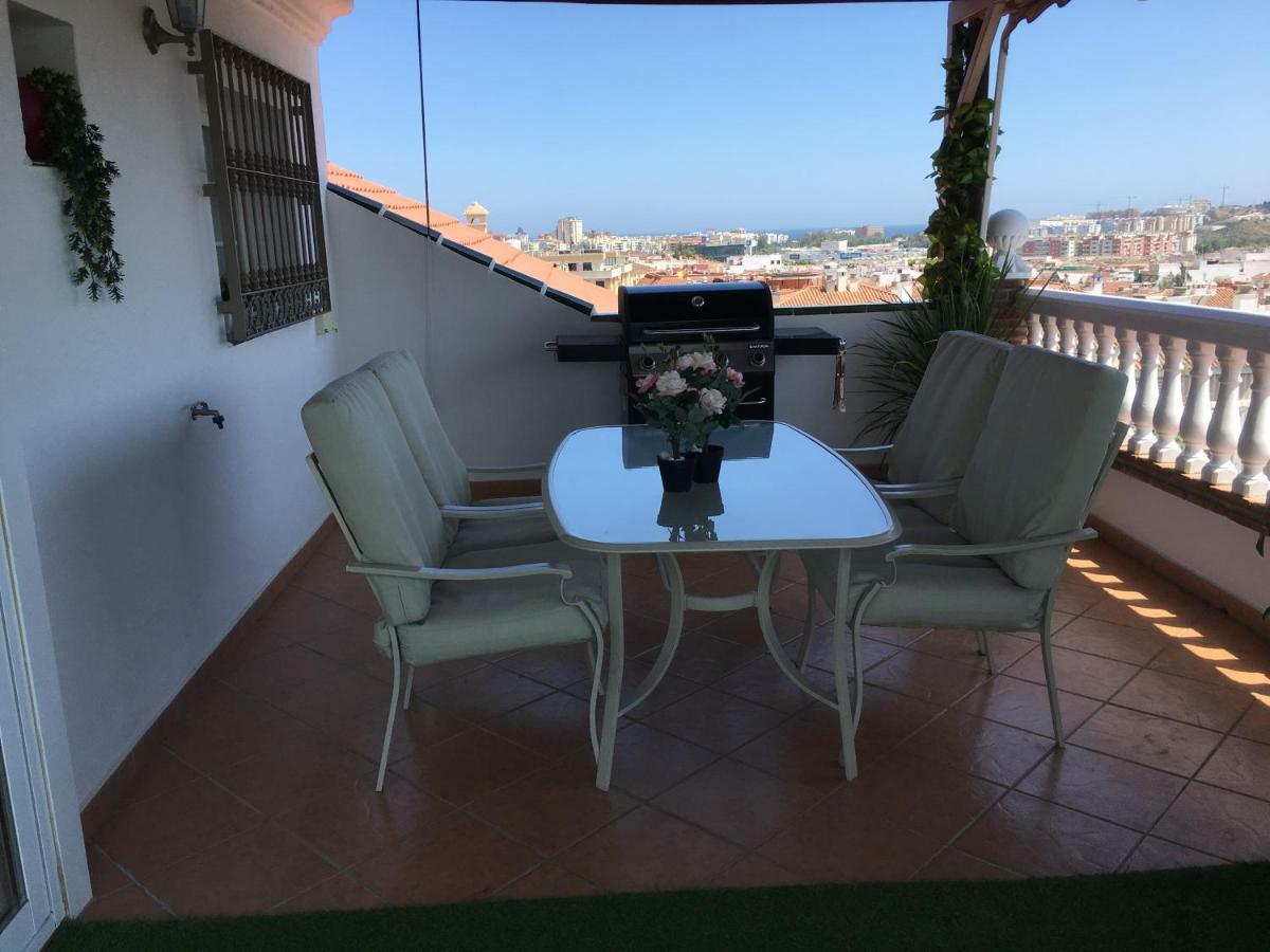 Apartment With Private Patio Fuengirola Bagian luar foto
