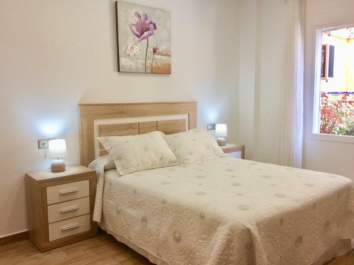 Apartment With Private Patio Fuengirola Bagian luar foto