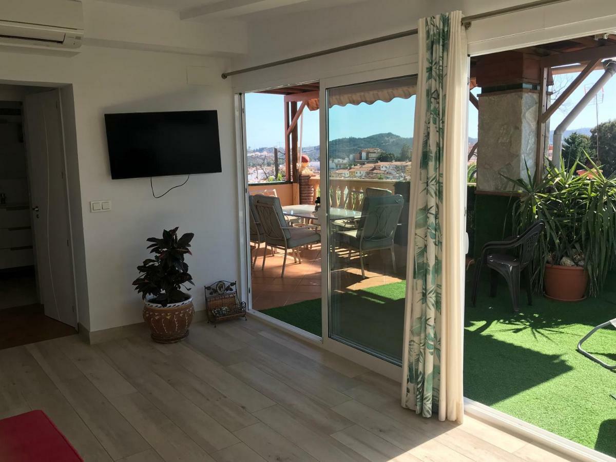 Apartment With Private Patio Fuengirola Bagian luar foto