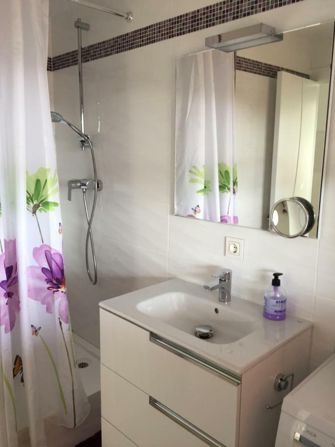 Apartment With Private Patio Fuengirola Bagian luar foto