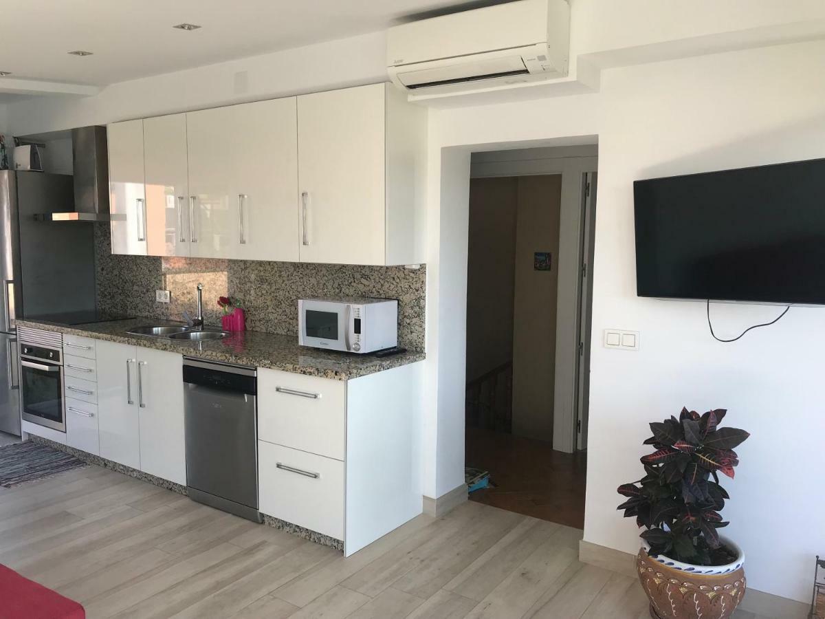 Apartment With Private Patio Fuengirola Bagian luar foto