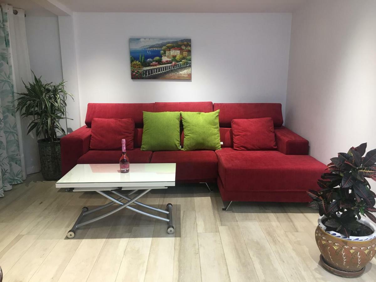 Apartment With Private Patio Fuengirola Bagian luar foto