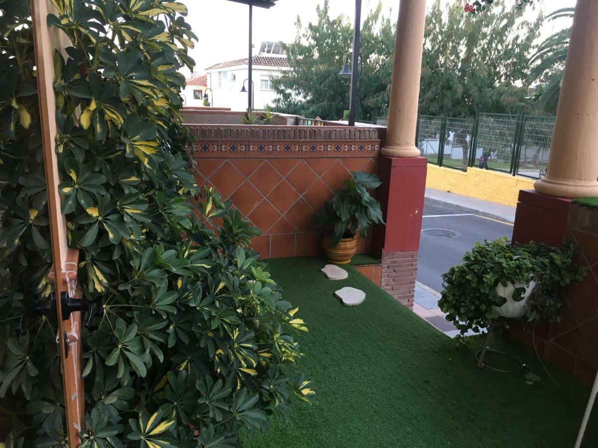 Apartment With Private Patio Fuengirola Bagian luar foto