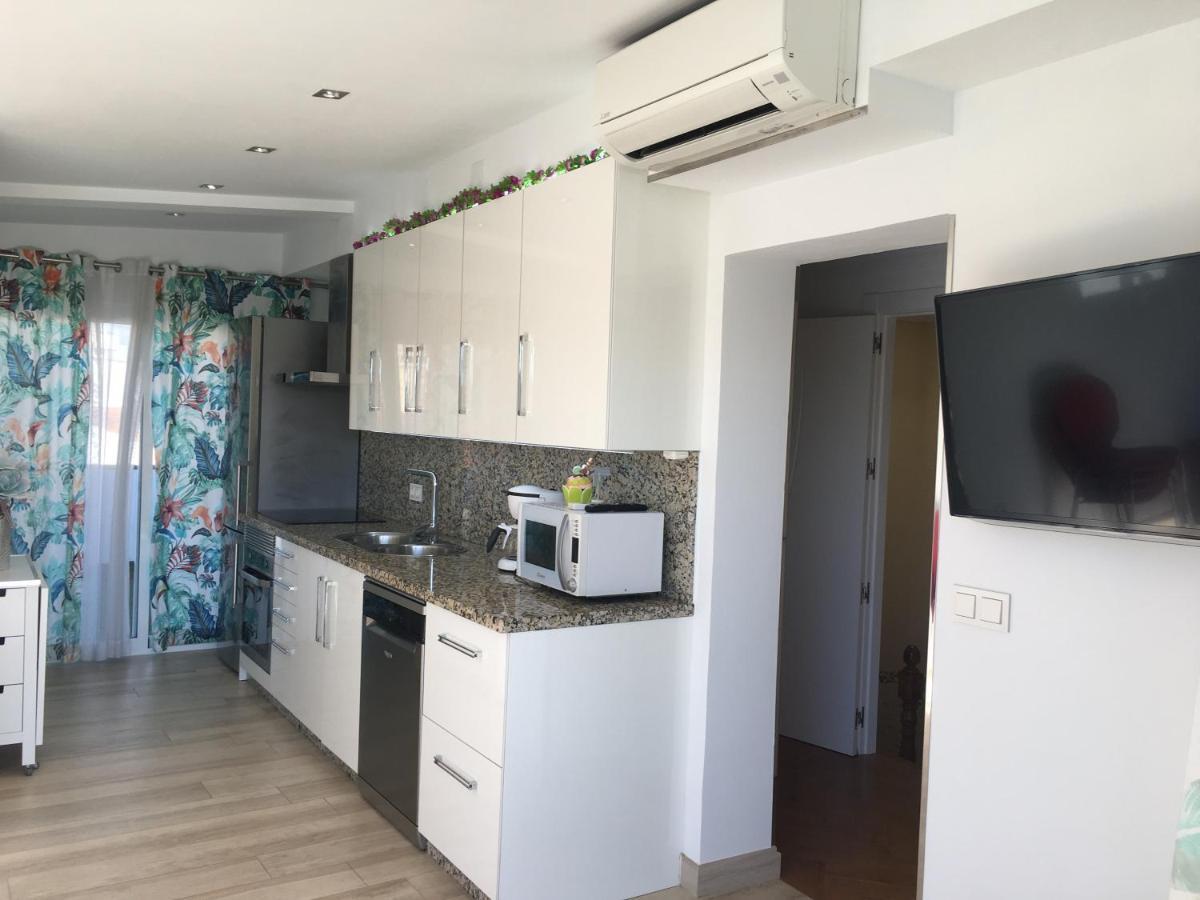 Apartment With Private Patio Fuengirola Bagian luar foto