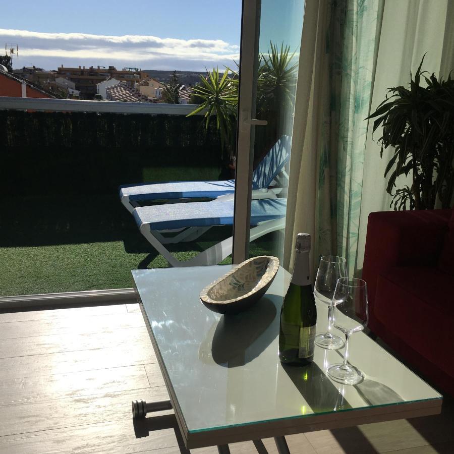 Apartment With Private Patio Fuengirola Bagian luar foto