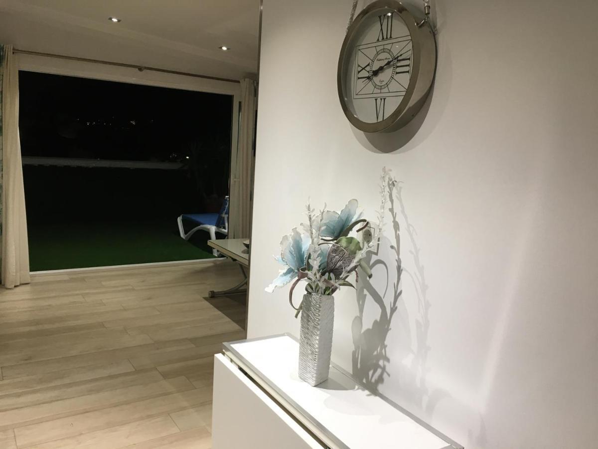 Apartment With Private Patio Fuengirola Bagian luar foto